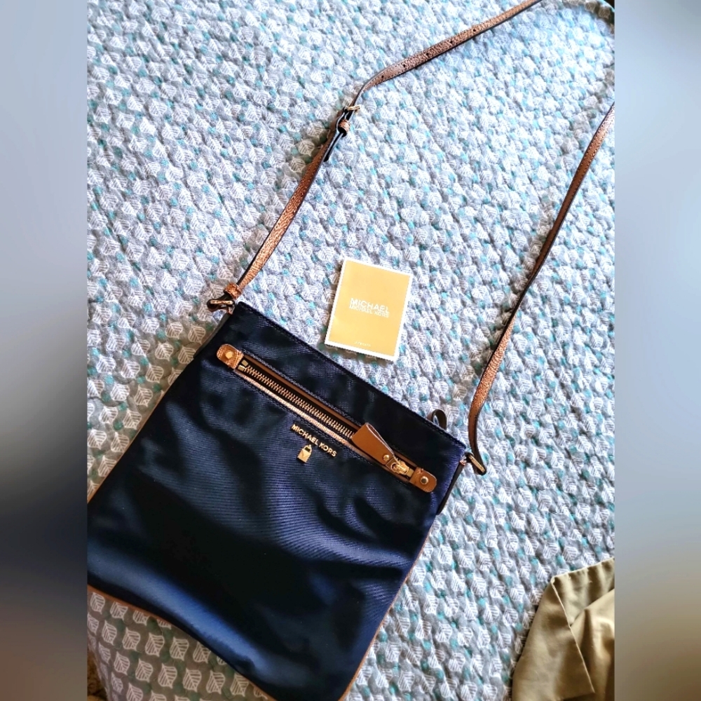 Micheal Kors Jet Set Crossbody Bag